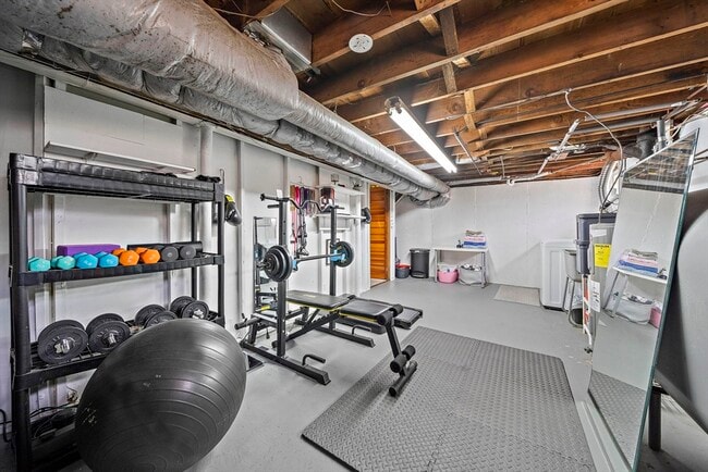 Building Photo - 95 Oriole Rd