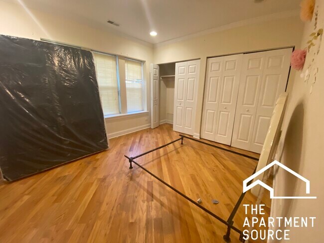 Building Photo - 2242 W Morse Ave