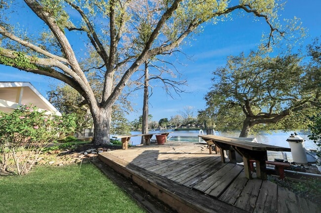 Building Photo - 411 Venice St