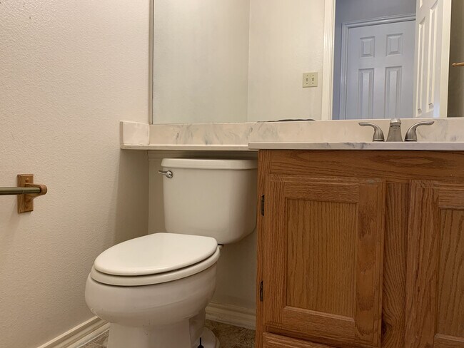 Building Photo - CHARMING 2 STORY IN DESIRED COMMUNITY*OPEN...