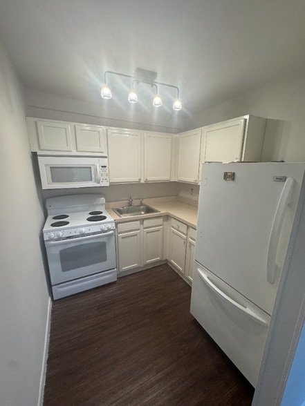 Building Photo - 100 E Glenolden Ave