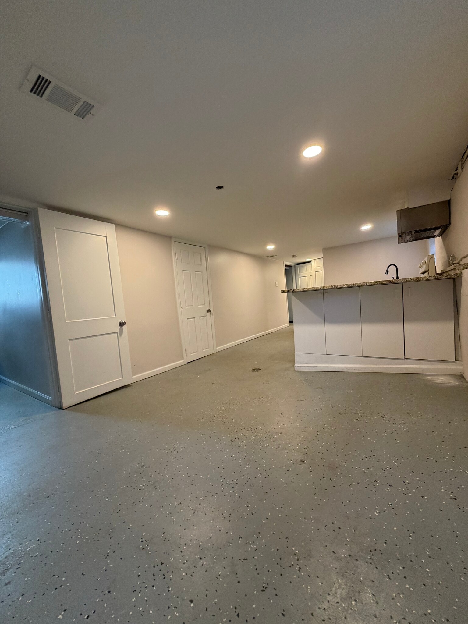 Building Photo - 4123 N Narragansett Ave