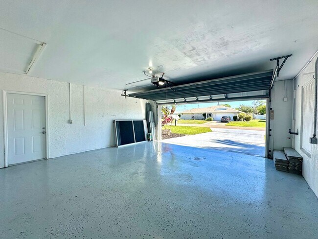 Building Photo - Beautiful Waterfront 3 Bed 2 Bath Home With Heated Pool, Washer/Dryer In Unit & More!