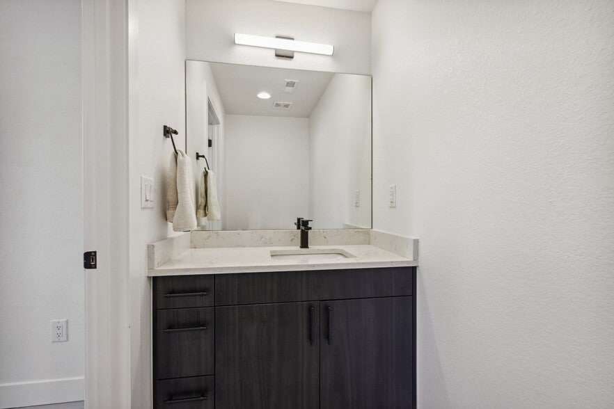 Building Photo - 2836 W 25th Ave