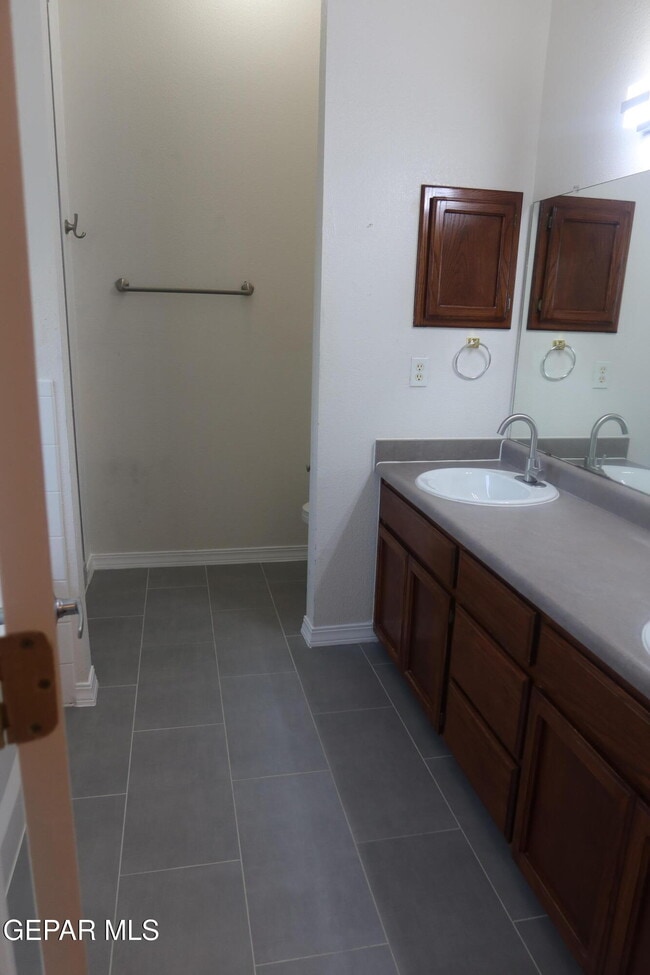 Building Photo - 12520 Twin Leaf Dr