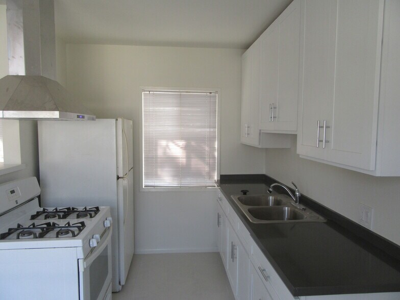 Building Photo - 5919 Comey Ave