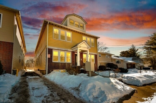 Building Photo - 918 Pennington St