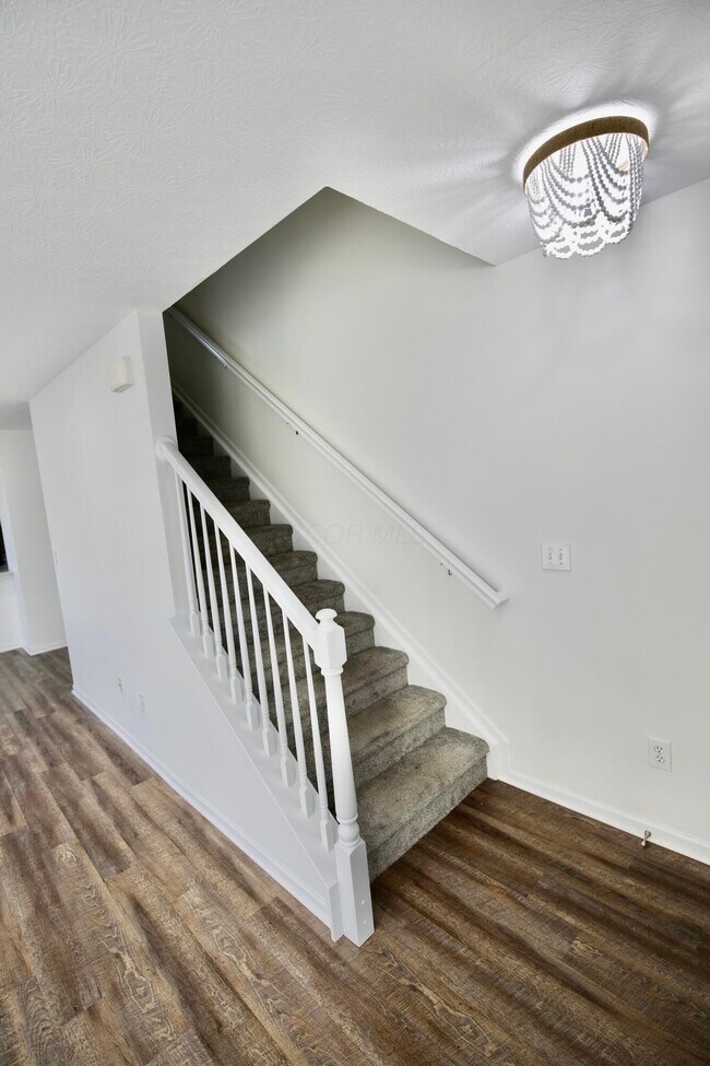 Building Photo - 8330 Bruntsfield Rd