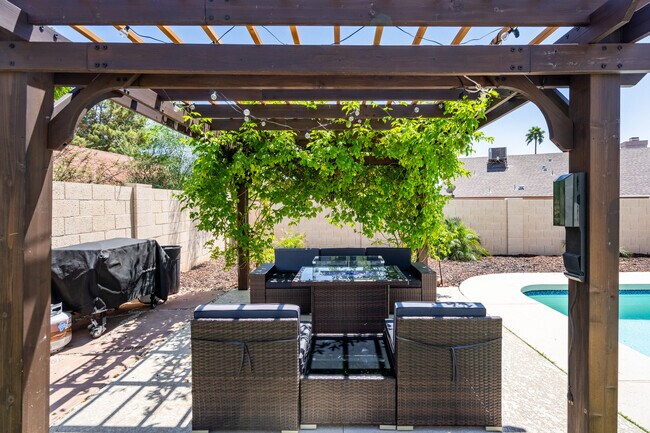 Building Photo - 4113 W Cielo Grande
