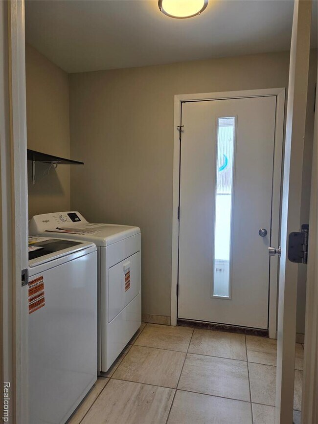 Building Photo - 5016 S Old US Hwy 23