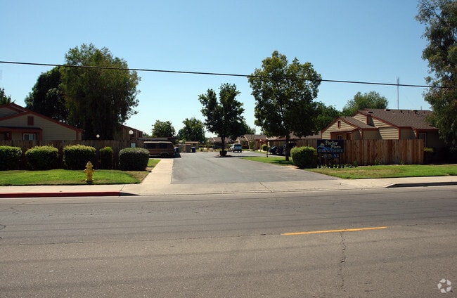 Building Photo - 640 S Zediker Ave