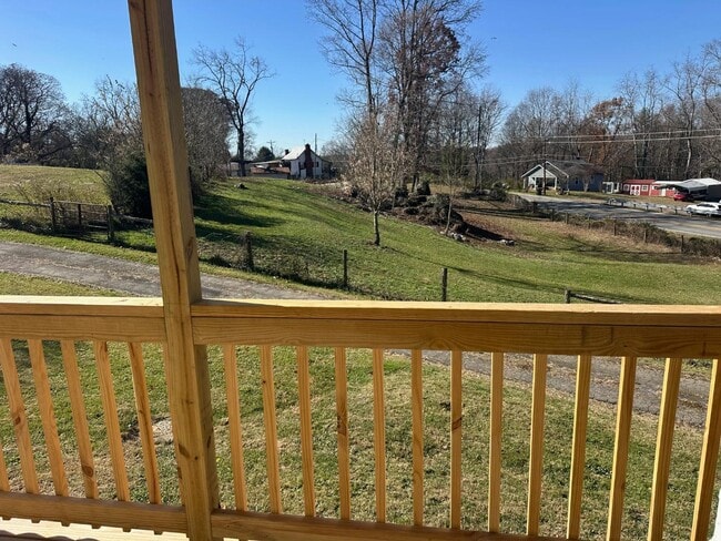 Building Photo - 1468 Bristol Caverns Hwy