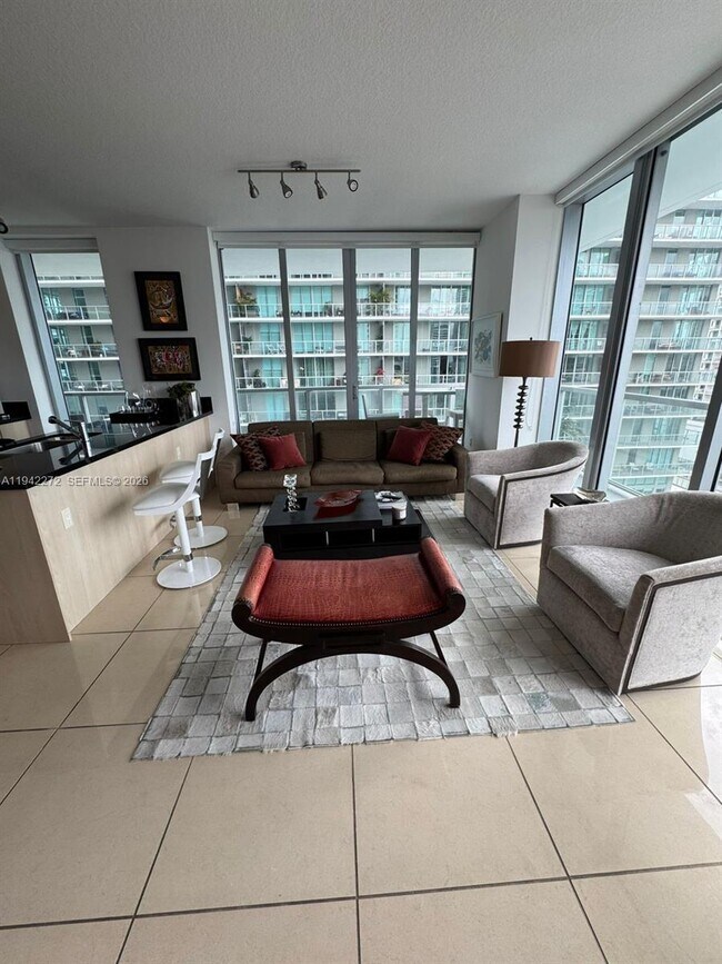 Building Photo - 1111 SW 1st Ave