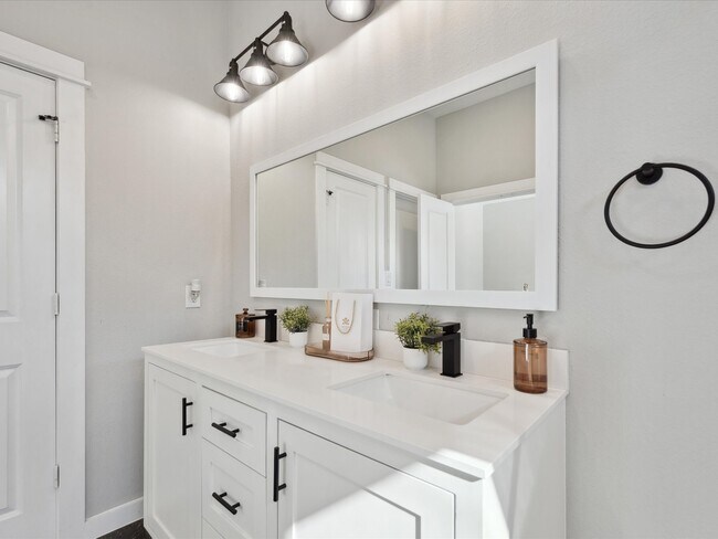 Building Photo - 8411 Berry Brush Ln
