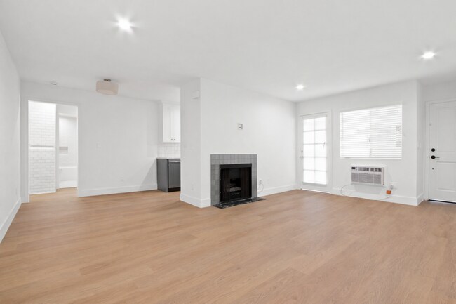 Building Photo - 11737 Courtleigh Dr