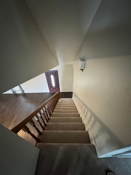 Building Photo - 3905 Picato Dr