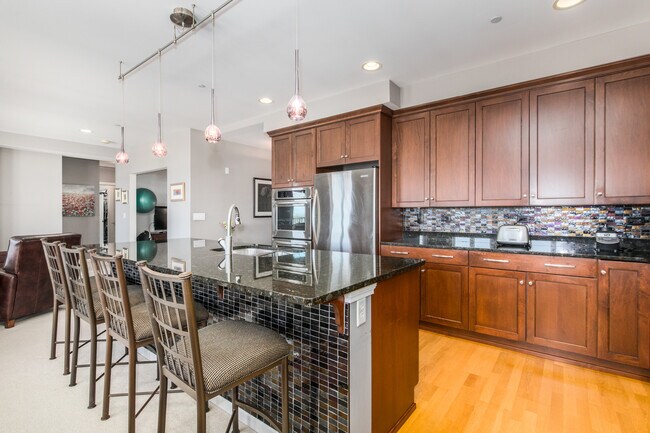 Building Photo - 120 N Northwest Hwy