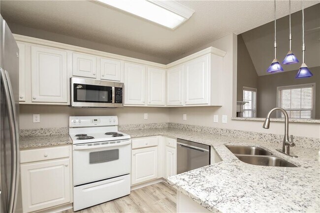 Building Photo - 105 Legend Creek Hollow
