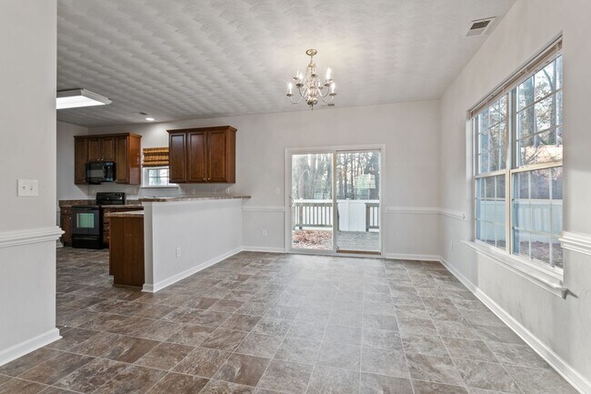 Building Photo - 60 Manilla Ln