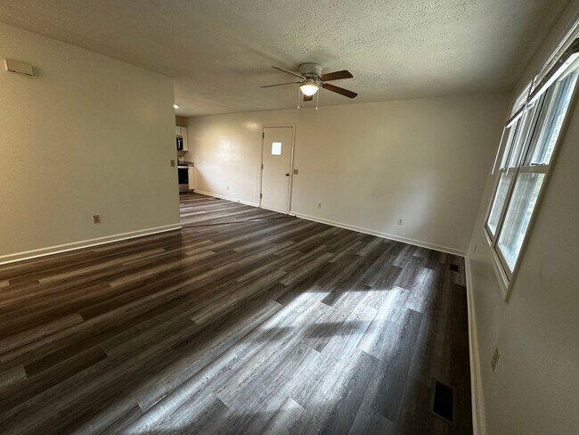 Building Photo - Fully Updated Duplex in Blacksburg