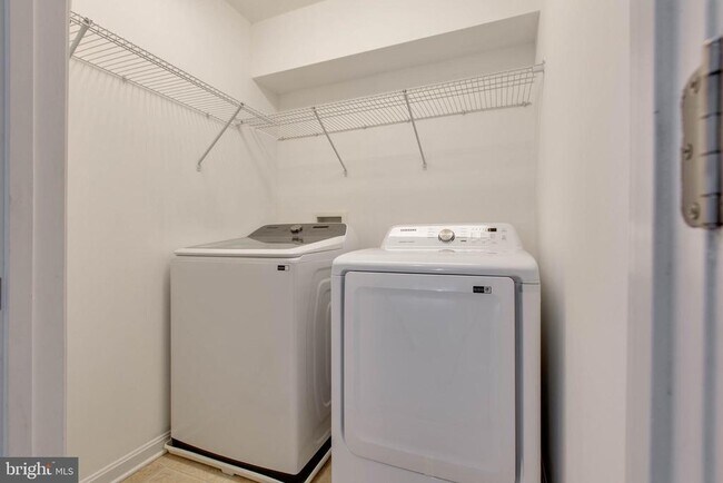 Building Photo - 7926 Silver Oak Rd