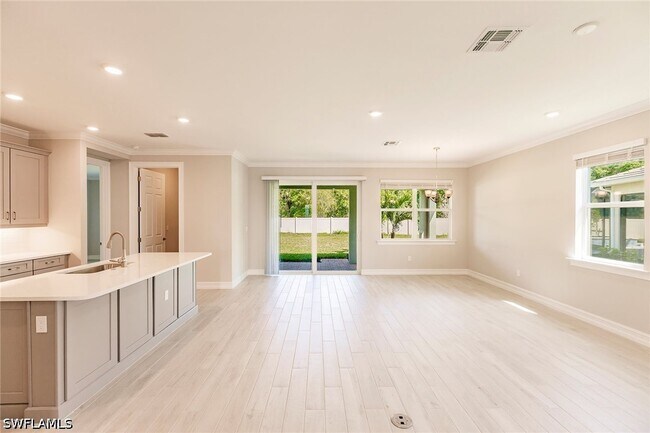 Building Photo - 536 Polihale Wy