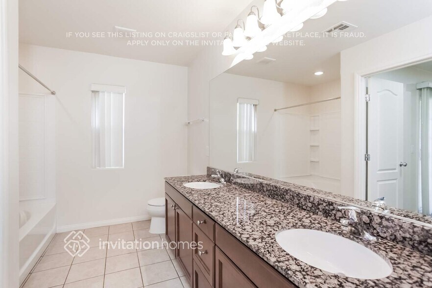 Building Photo - 10631 Gibbous Moon Dr