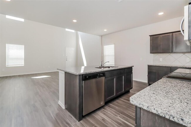 Building Photo - 15258 Estrella Rd W