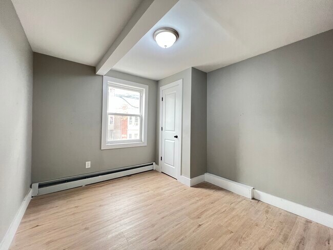 Building Photo - 52 Summer Ave