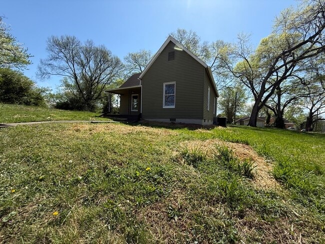 Building Photo - 1514 Jourolman Ave