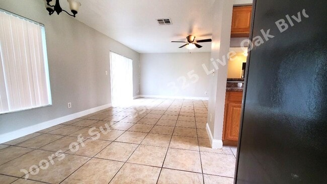 Building Photo - 325 Live Oak Blvd