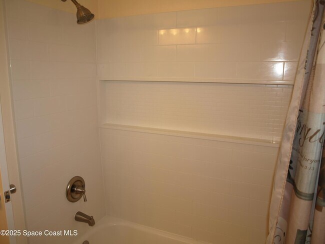 Building Photo - 4566 Serna Ave