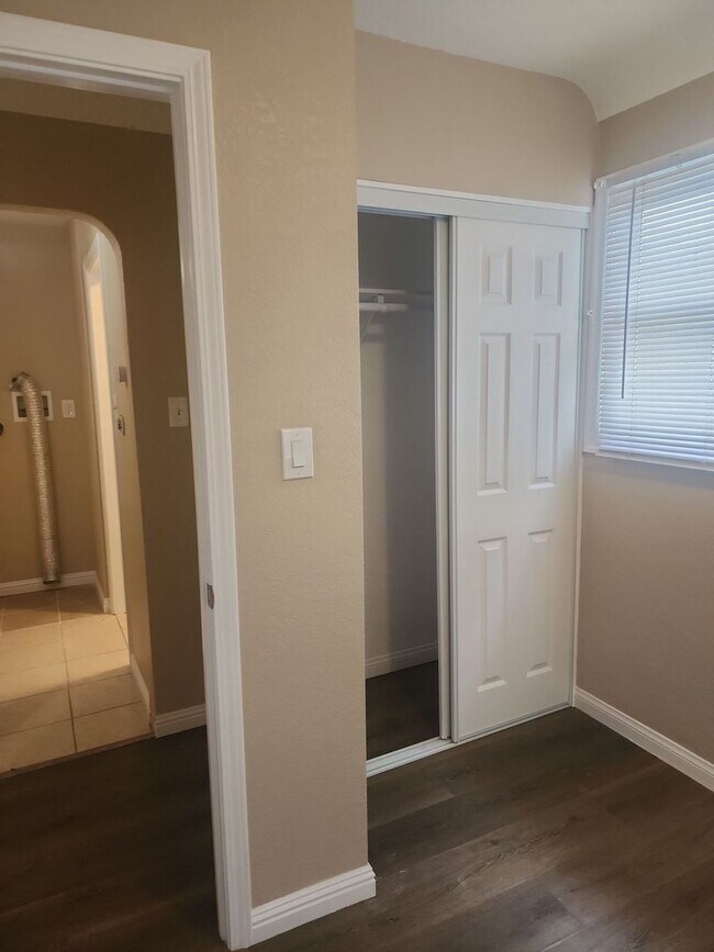 Building Photo - 924 Height St