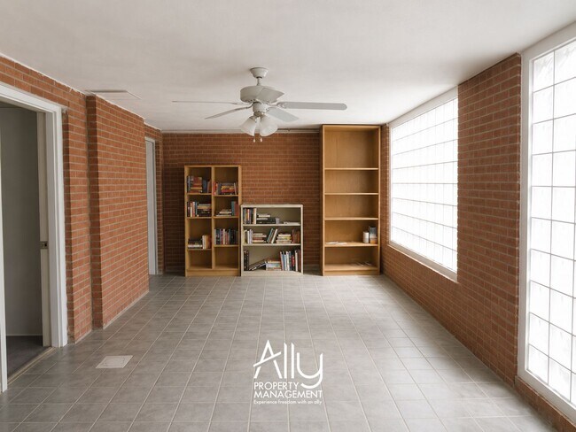 Building Photo - 1605 Cambridge Cir