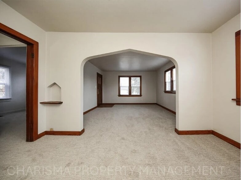 Building Photo - 1330 W 14th St