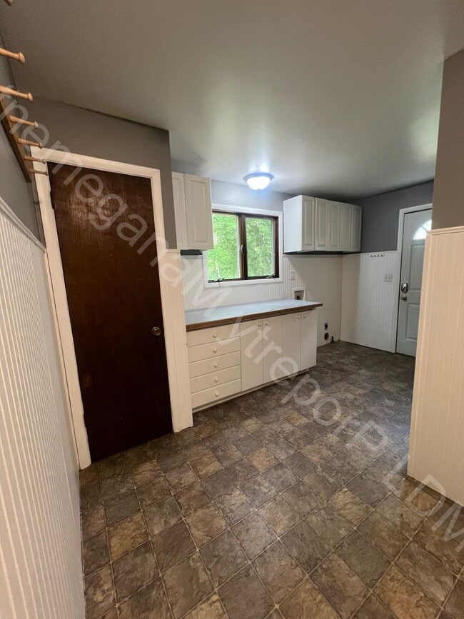 Building Photo - Country Oasis 3 bed 2 bath home