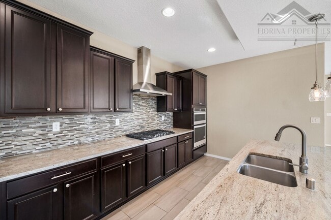 Building Photo - 1 MO. FREE RENT! Gorgeous Corner-Lot Townhouse with Mountain Views
