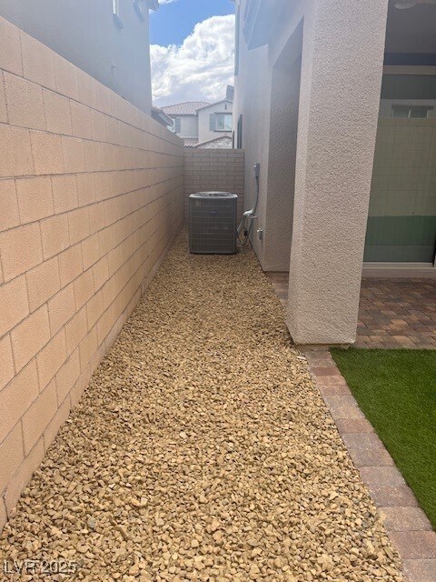 Building Photo - 310 La Musica Pl