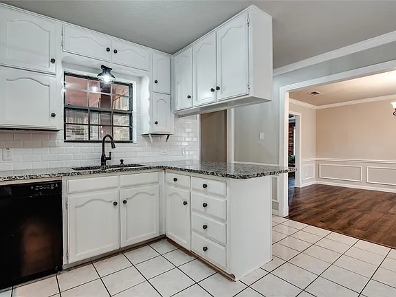 Building Photo - 8966 Hialeah Cir S