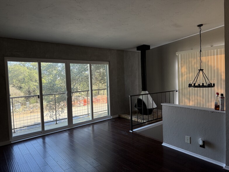 Building Photo - 1008 Clayton Nolen Dr