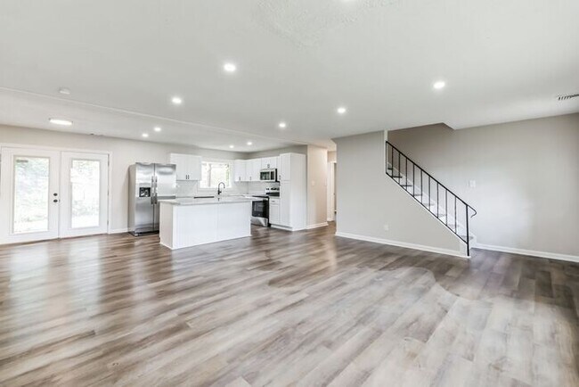 Building Photo - 9302 Holbrook Dr