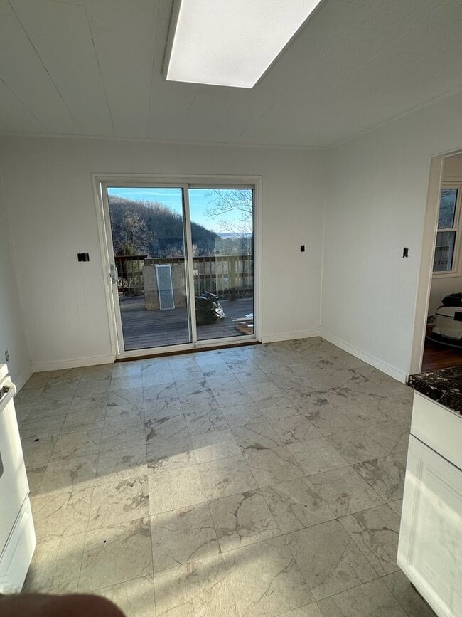 Building Photo - 505 Royal Manor Rd