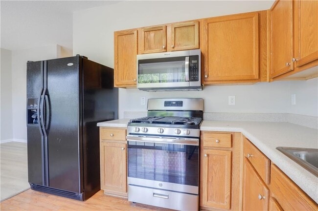 Building Photo - 1200 Charleston Ct