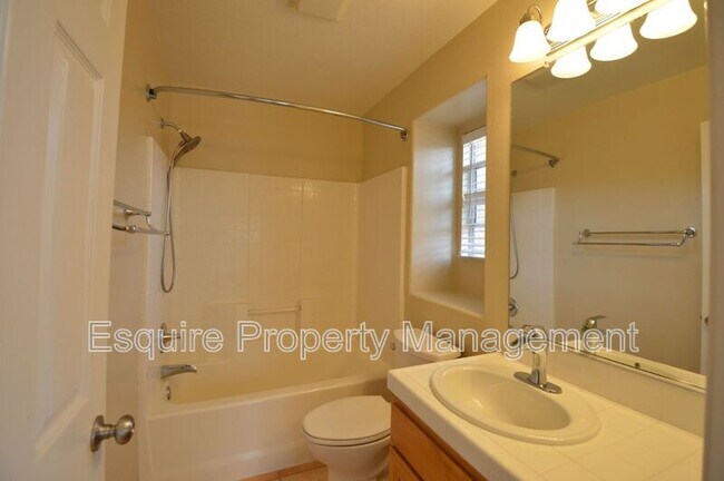 Building Photo - 2024 Via Arandana