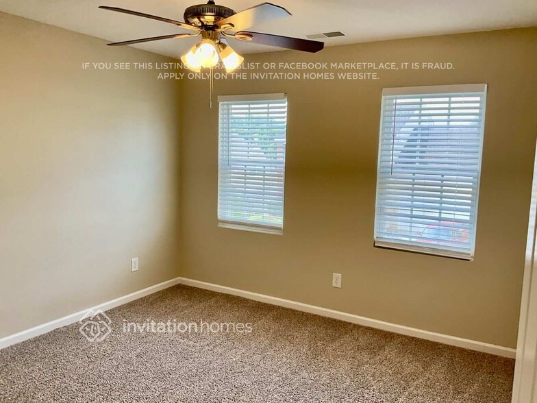 Building Photo - 1009 Tiger Eye Ave