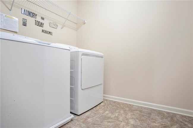 Building Photo - 2394 Whiteoak Ct SE