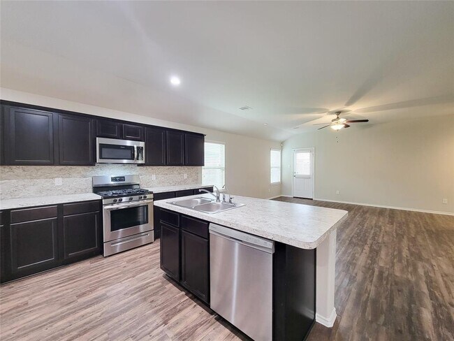 Building Photo - 6011 Diantha St