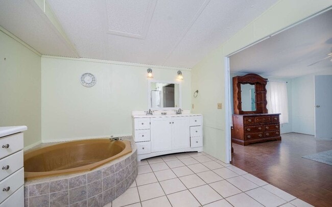 Building Photo - Peaceful 3 Bedroom Home just minutes to Live Oak