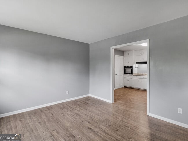 Building Photo - 836 Oakdale Dr