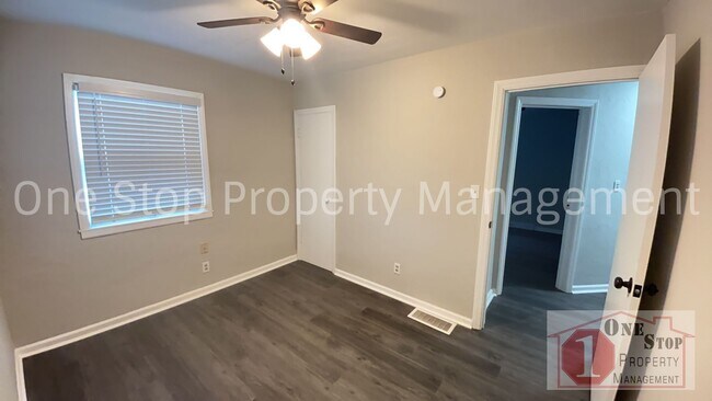 Building Photo - 5714 NE 49th St